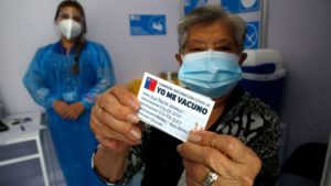 Chile sigue vacunando con rapidez, pero alza de contagios genera incertidumbre