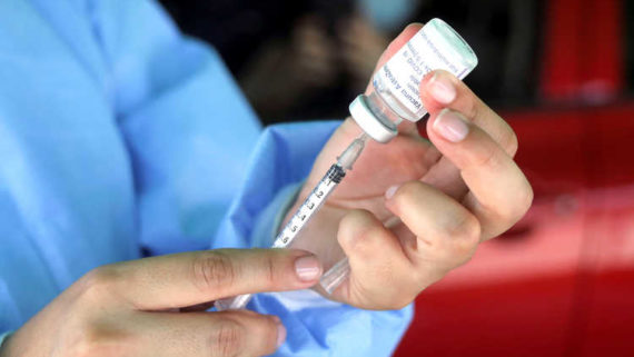Expertos llaman a la calma tras suspensión de vacuna AstraZeneca Fuente