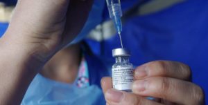 Infectóloga responde: ¿Qué tan segura es la vacunación Pfizer en adolescentes de 12 a 17 años?